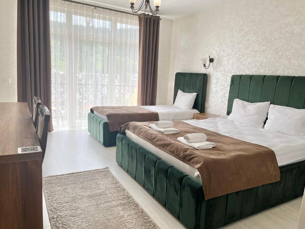 Postel nebo postele na pokoji v ubytování Gold Palace SPA Resort Bukovel