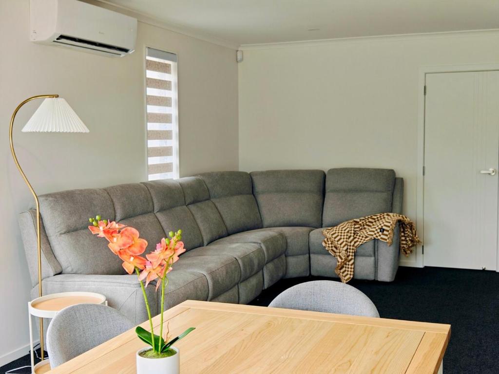 Stylish Home Away from Home - Resim 17