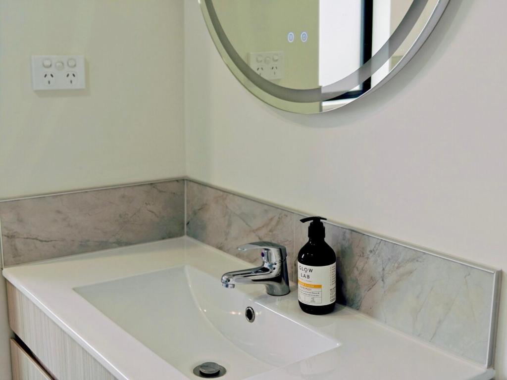 Stylish Home Away from Home - Resim 36