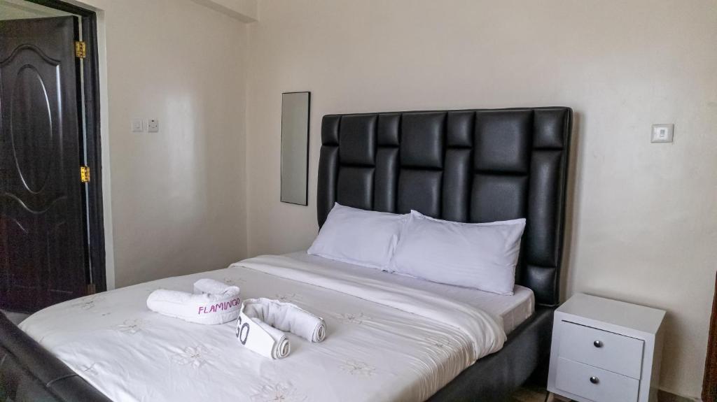 Postel nebo postele na pokoji v ubytování Cosy Flamingo furnished apartments