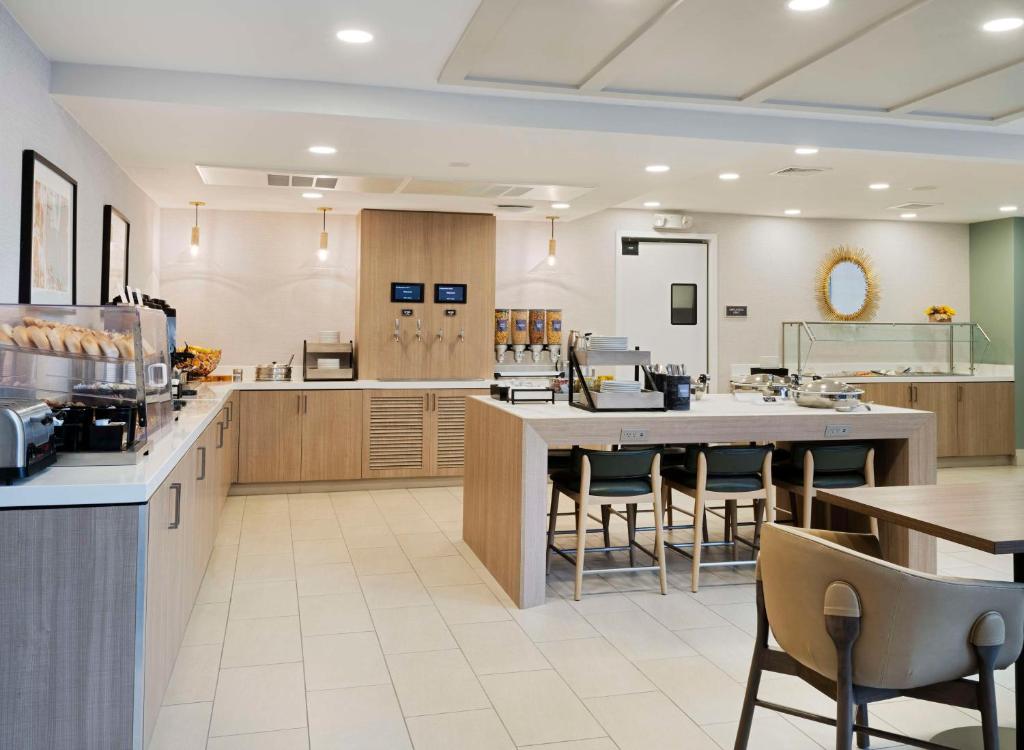 Kuchyň nebo kuchyňský kout v ubytování Homewood Suites by Hilton Parsippany-Troy Hills