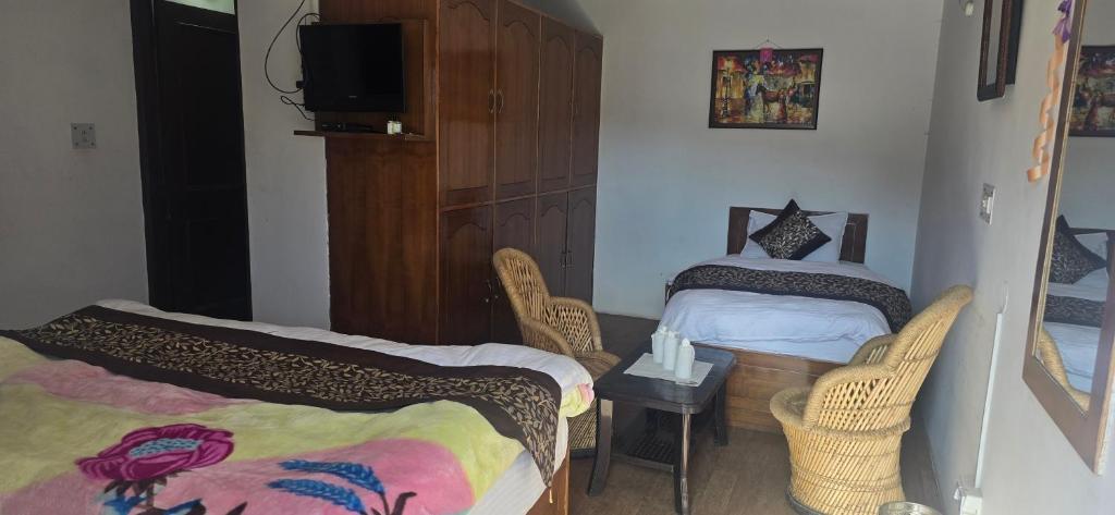 Postel nebo postele na pokoji v ubytování SHIVANI HOME STAY