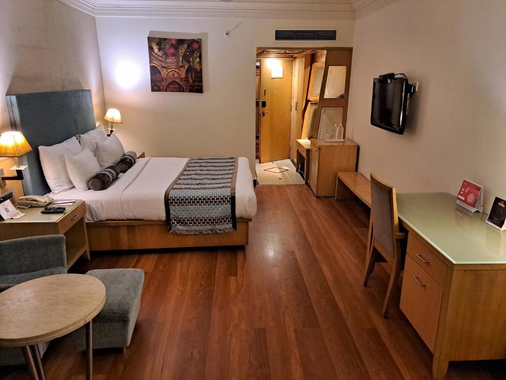 Postel nebo postele na pokoji v ubytování The Pride Hotel, Nagpur