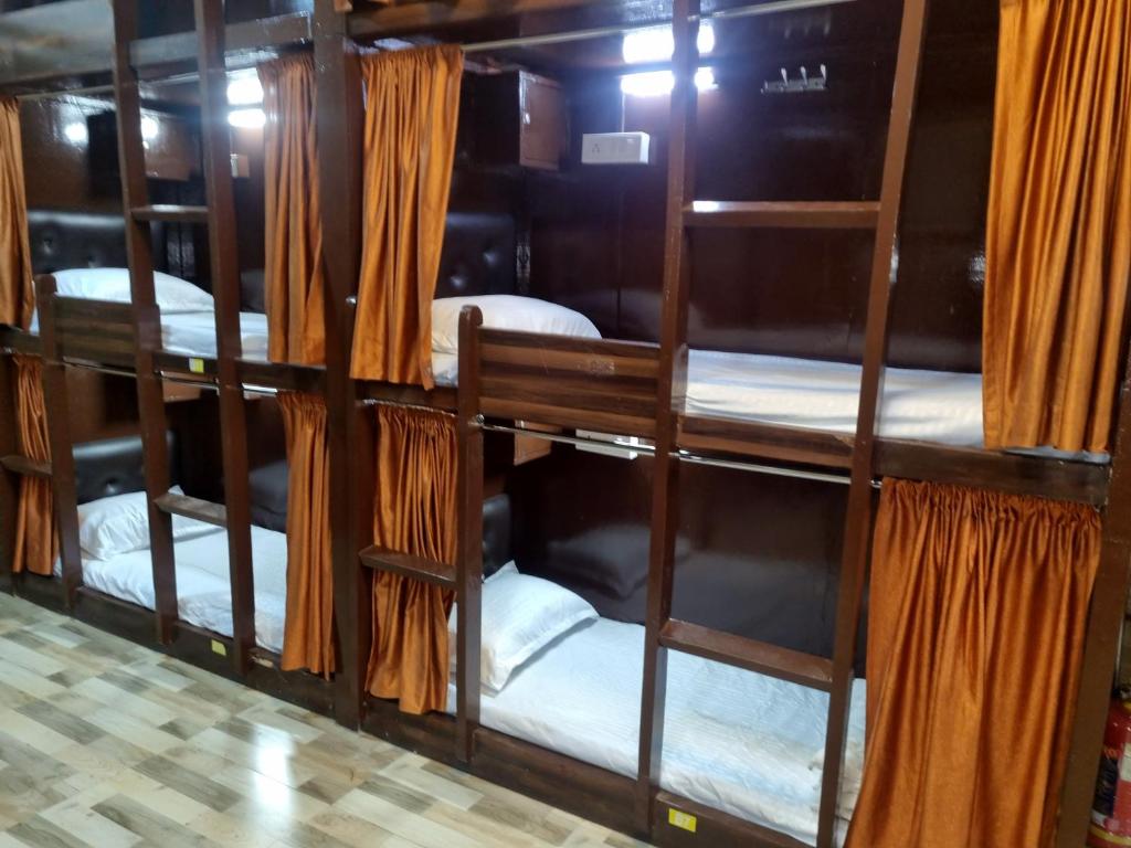 Postel nebo postele na pokoji v ubytování Unibed Dormitory