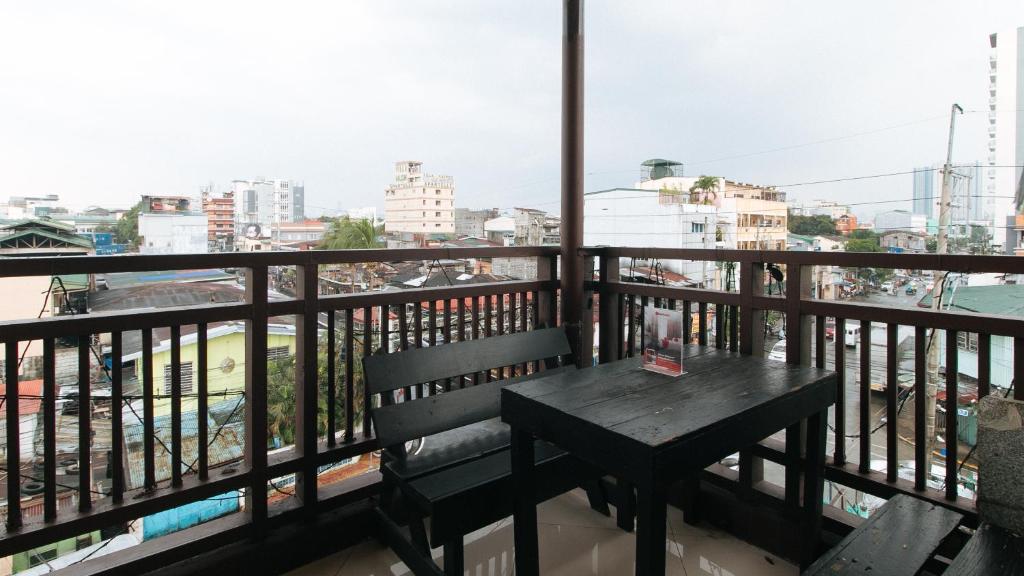 Balkón nebo terasa v ubytování RedDoorz at V-Cat Apartelle Sampaloc Manila