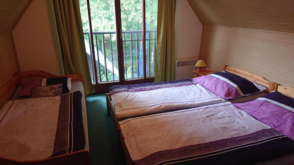 Postel nebo postele na pokoji v ubytování Chatka č. 6