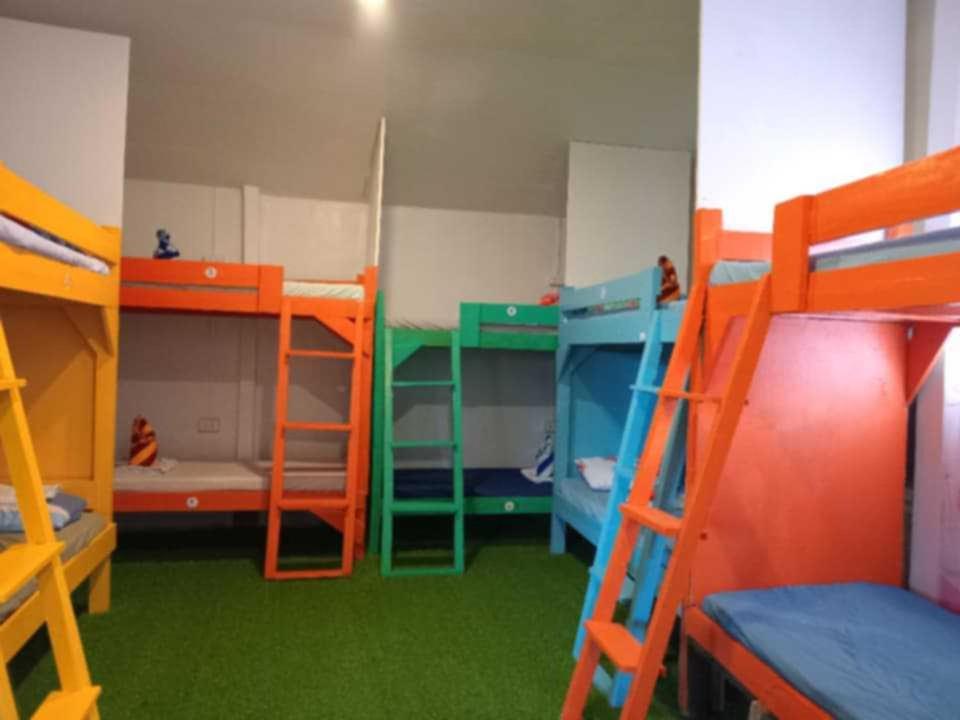 Palanda nebo palandy na pokoji v ubytování Sun Valley Hostel