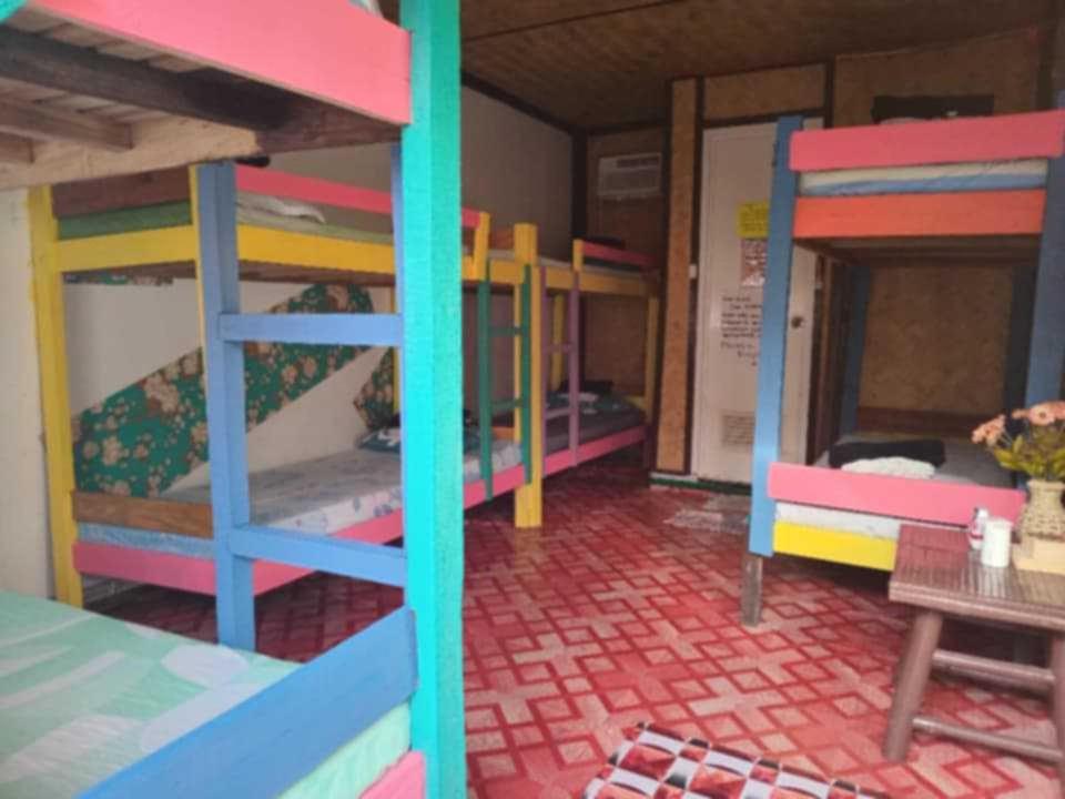 Palanda nebo palandy na pokoji v ubytování Sun Valley Hostel