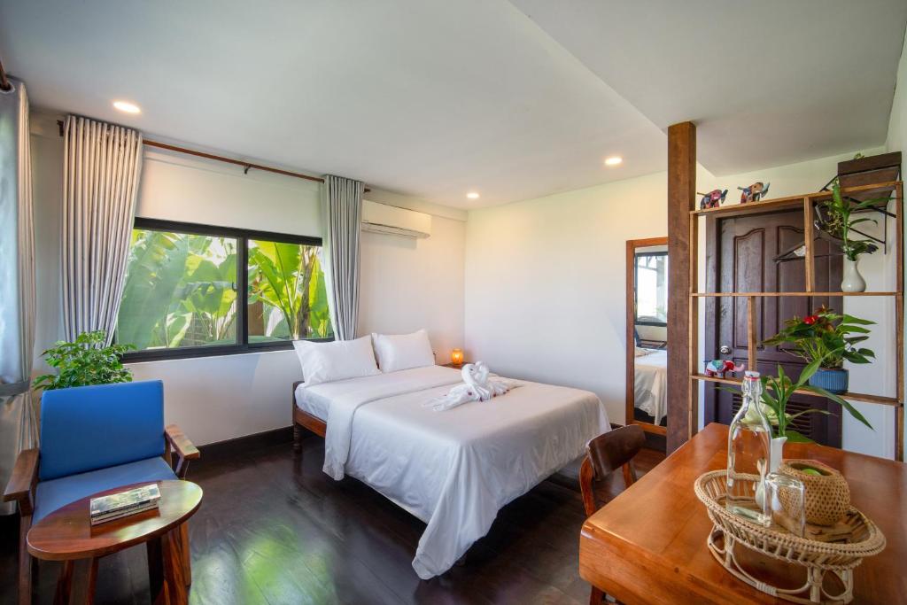 Postel nebo postele na pokoji v ubytování Pomelo Outpost Cambodia ដំណាក់ភ្នំក្រោម