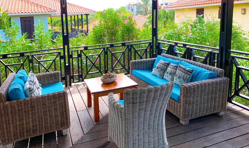 Balkón nebo terasa v ubytování Vrijstaande BB BEACH Villa Azure