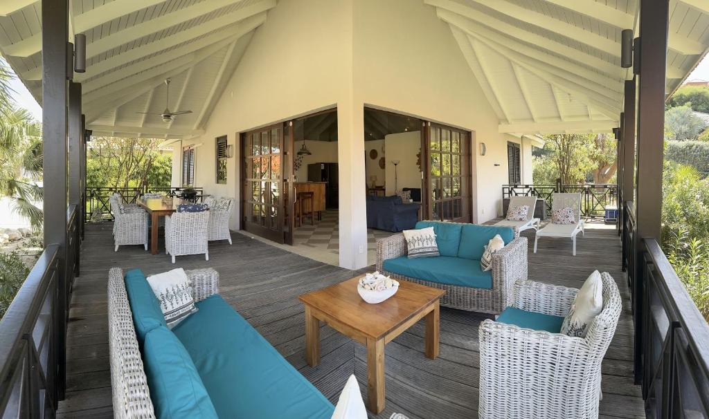Posezení v ubytování Vrijstaande BB BEACH Villa Azure
