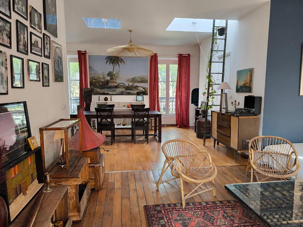 Photo de la galerie de l'établissement Chambre chez la môme Tadzie - Château de Versailles, à Versailles