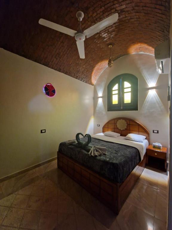 Rúm í herbergi á Nubian Soul Guest Houses