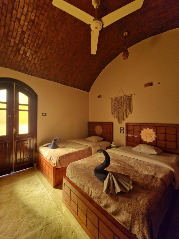 Rúm í herbergi á Nubian Soul Guest Houses