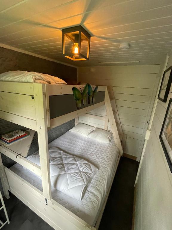 Postel nebo postele na pokoji v ubytování Chalet Le Daim La Boverie