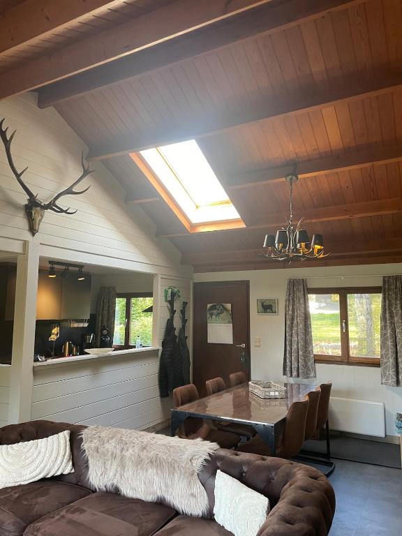 Posezení v ubytování Chalet Le Daim La Boverie