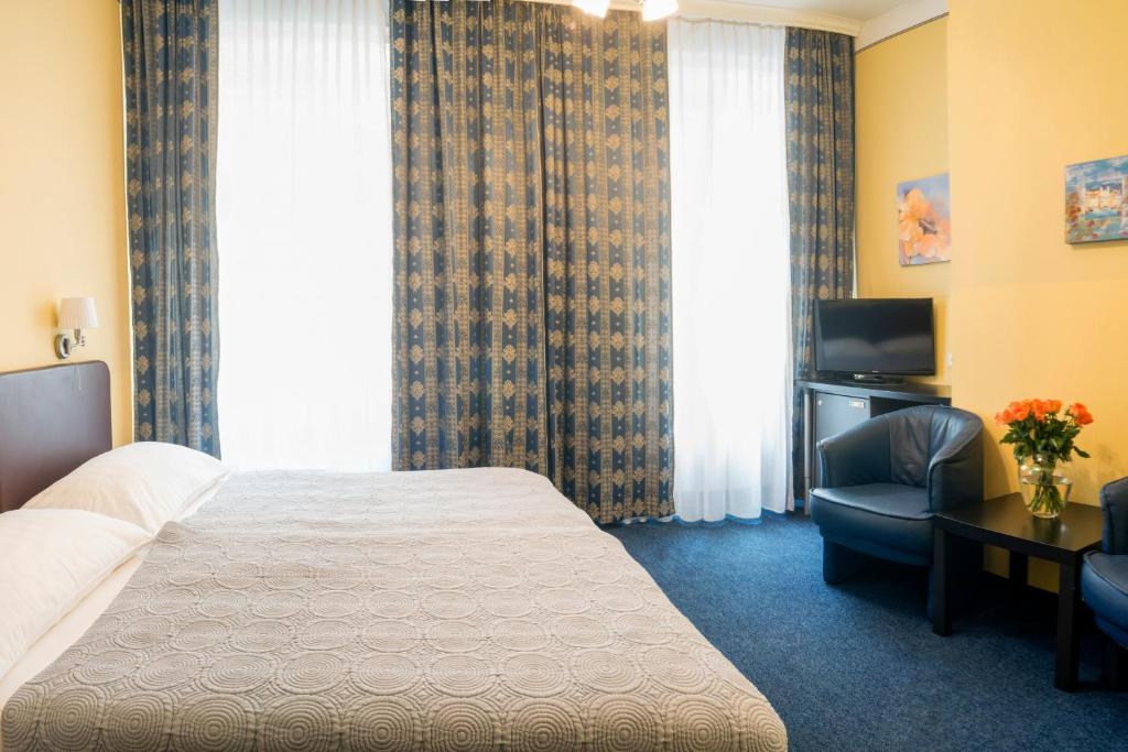 Postel nebo postele na pokoji v ubytování Hotel Bajazzo