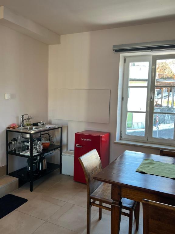 Kuchyň nebo kuchyňský kout v ubytování Tauglerei Doppelzimmer Bergamotte