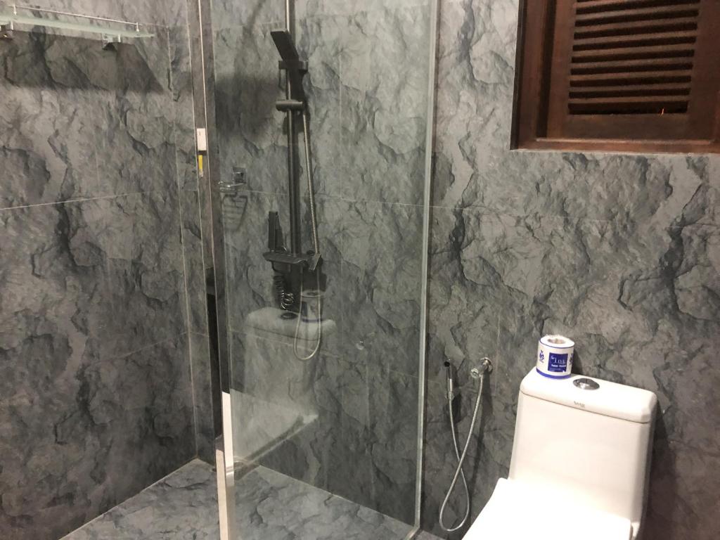 Koupelna v ubytování Solomon Beach Hotel