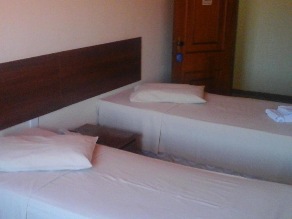  Hotel Paris