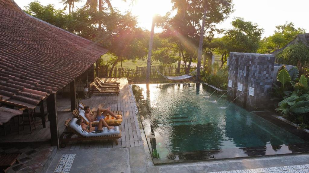 Bazén v ubytování Lost Paradise Gili nebo v jeho okolí
