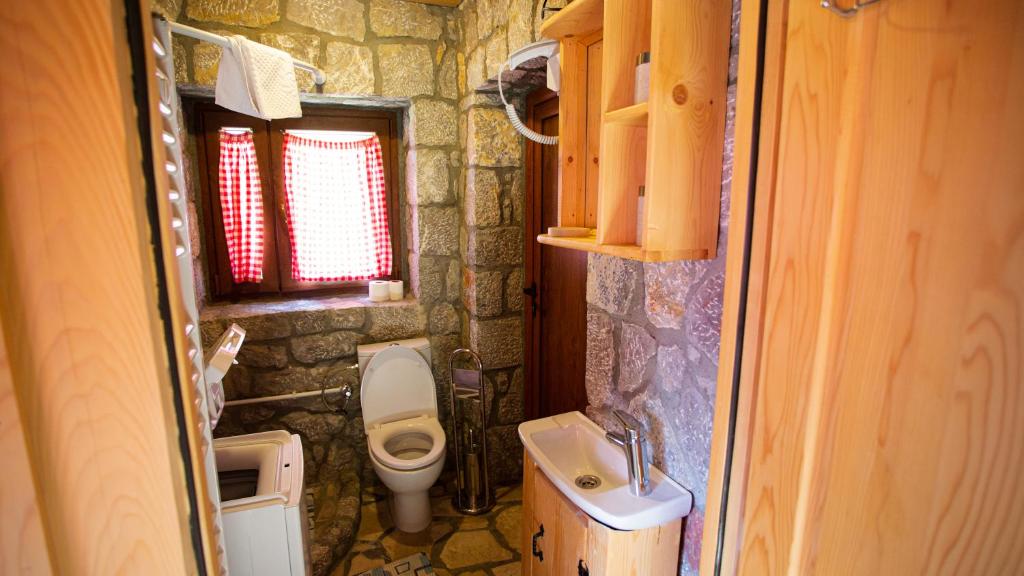 Koupelna v ubytování BB Etno House