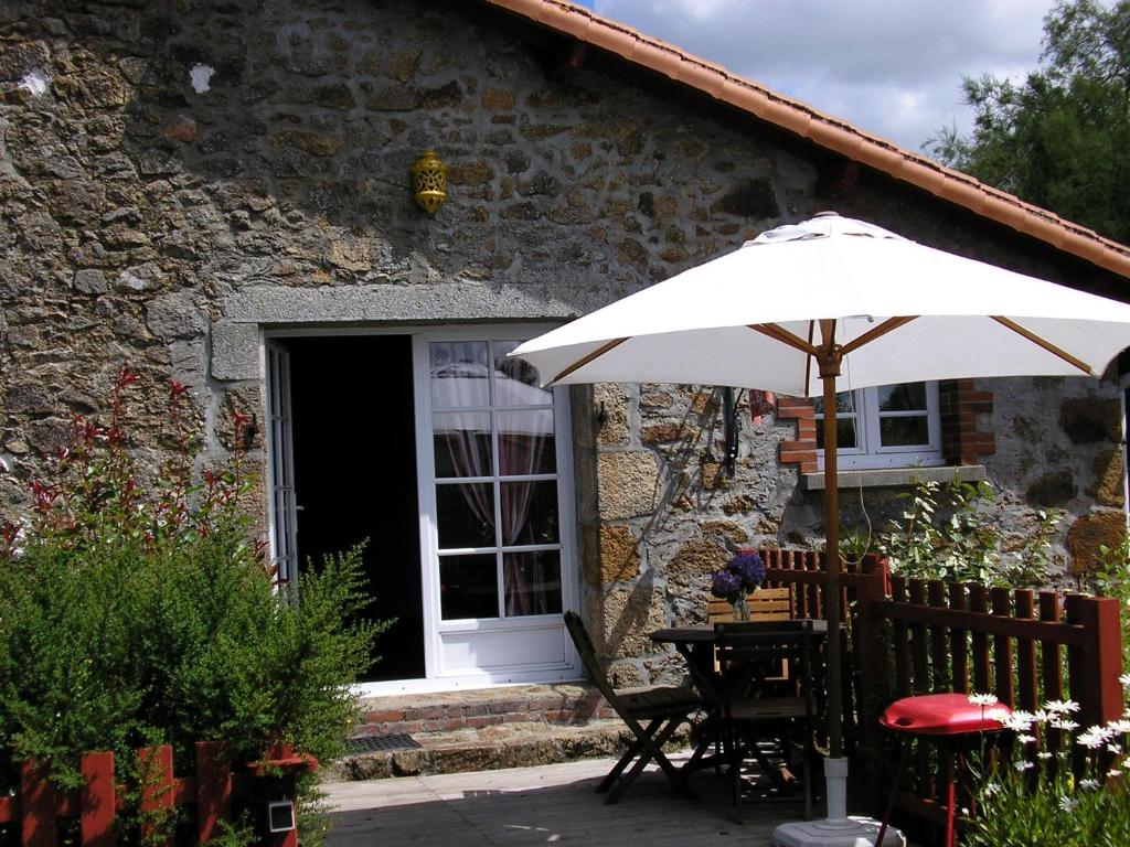 a table with an umbrella in front of a building at la Belle Epoque in Sevremont