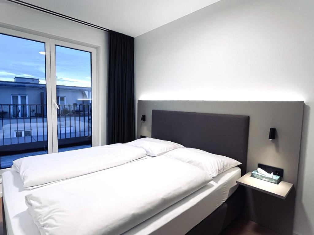Ein Bett oder Betten in einem Zimmer der Unterkunft Mikes Apartments Munich