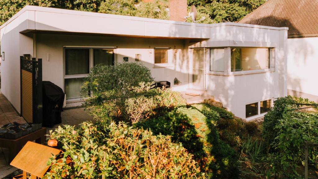 Zahrada ubytování Hollands Ferienhaus Genuss am Wald mit Stil 2 SZ Fahrradgarage Klimaanlage