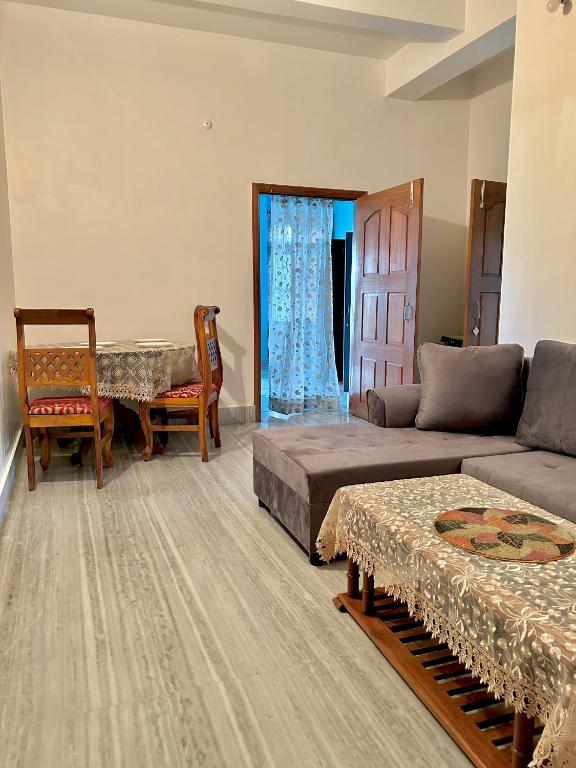 Posezení v ubytování Riverside Homestay