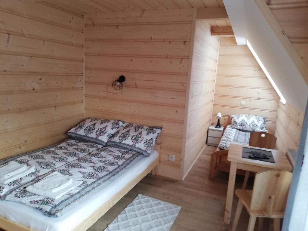 Posteľ alebo postele v izbe v ubytovaní Pokoje u Jędragów