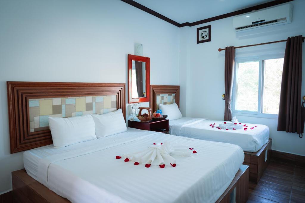 Postel nebo postele na pokoji v ubytování Vientiane Ruby Riverside Hotel