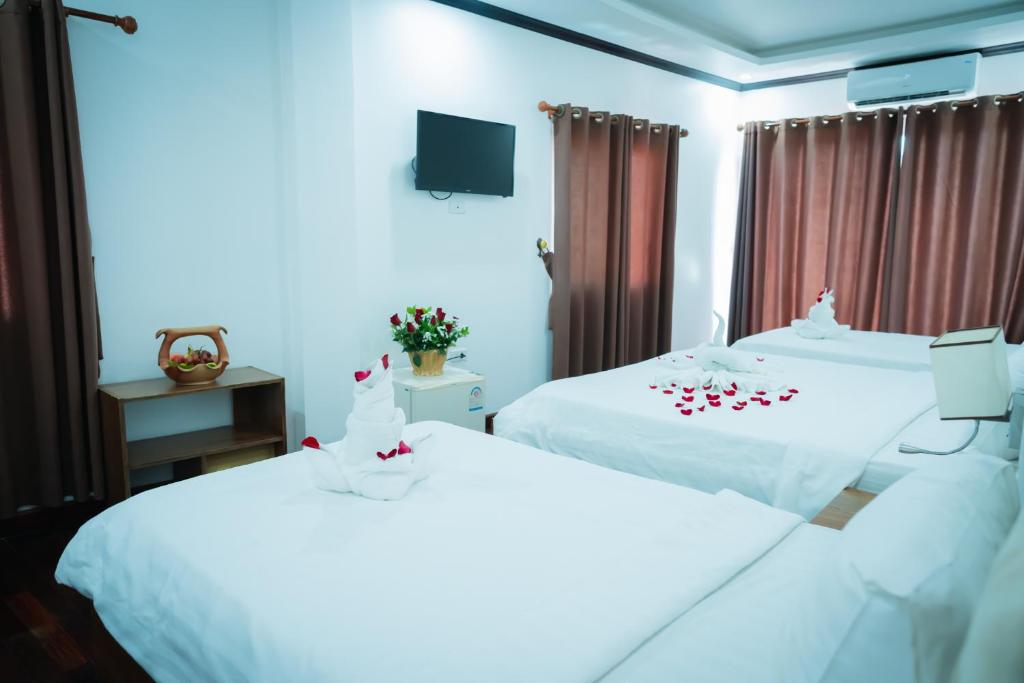 Vientiane Ruby Riverside Hotel - Deluxe Triple Room