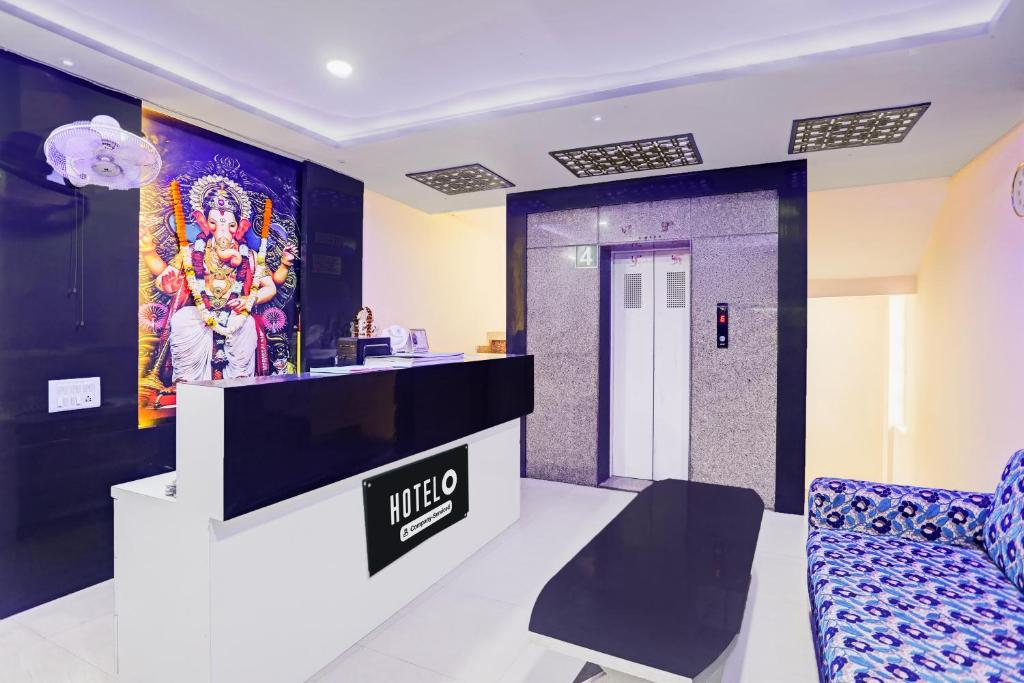 Postel nebo postele na pokoji v ubytování Super Hotel O Hyderabad Gate IIT BHU