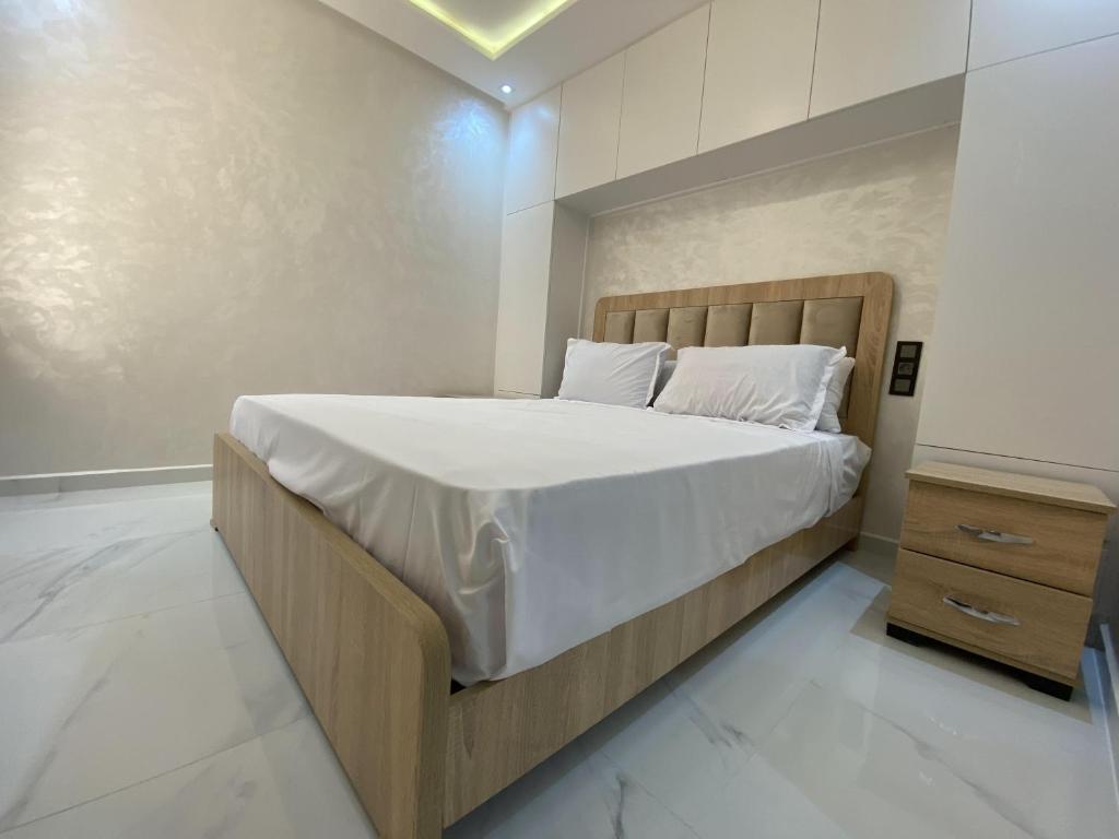 Postel nebo postele na pokoji v ubytování appartement bades alhoceima