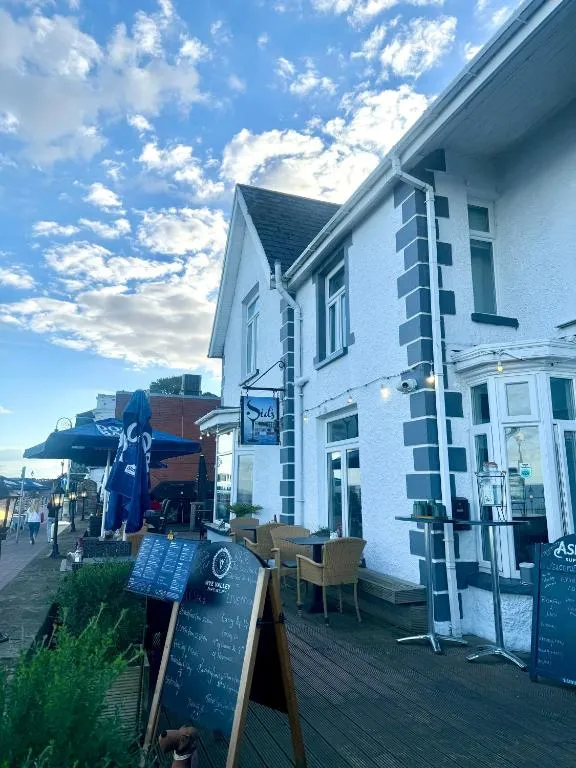 Sid's Restaurant and Bar with Rooms