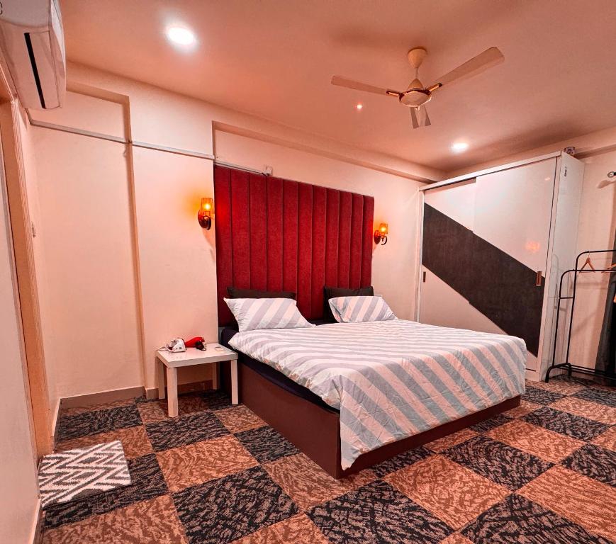 Ένα ή περισσότερα κρεβάτια σε δωμάτιο στο Luxury Homestay Hyderabad Rajendranagar