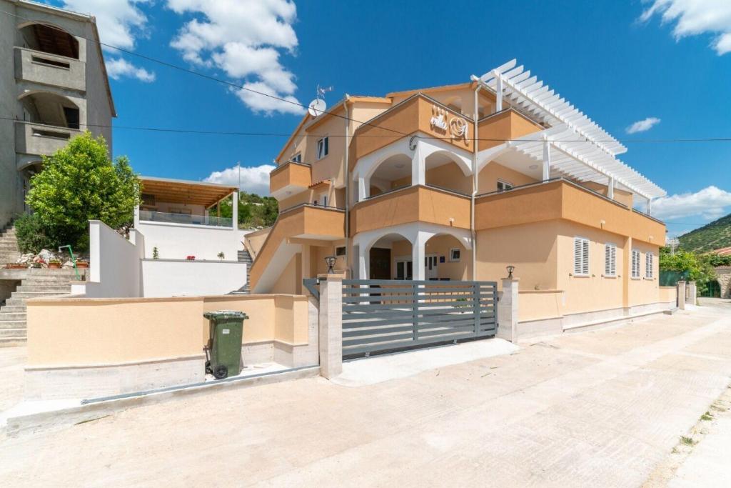 Budova, kde se apartmán nachází