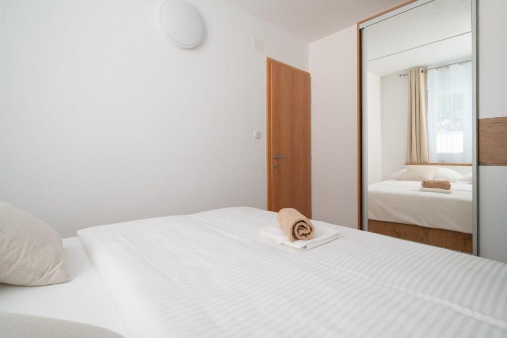 Postel nebo postele na pokoji v ubytování Apartments Lux 2