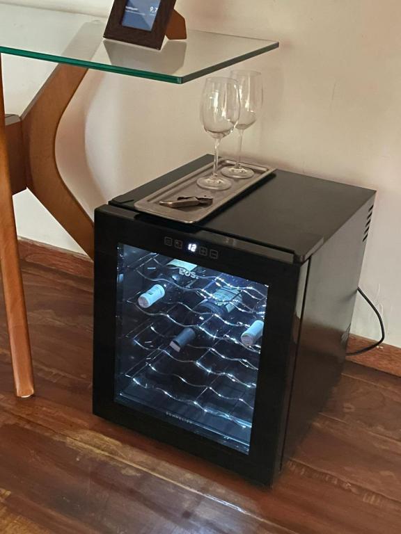 Uma televisão e/ou sistema de entretenimento em Brandt Huss