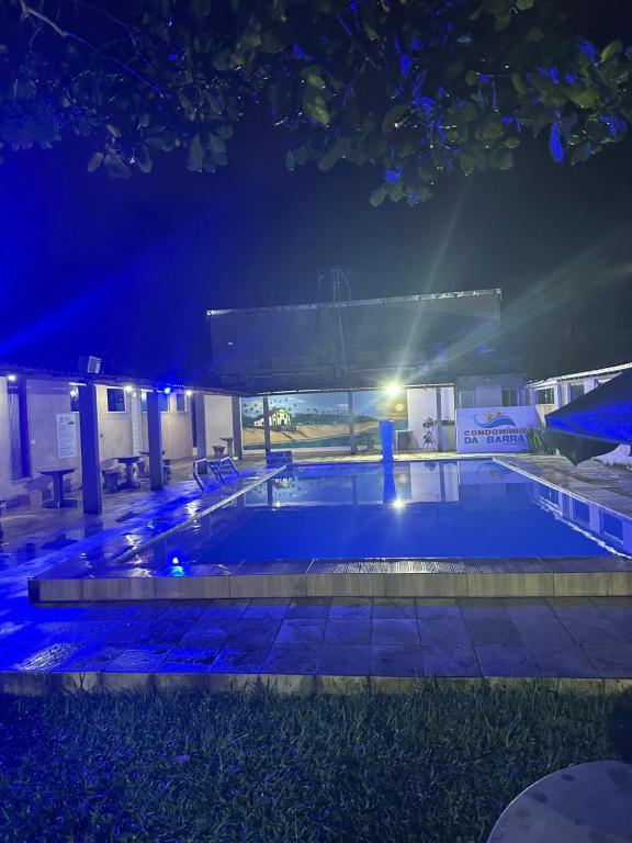 Kolam renang di atau dekat dengan Chalé com piscina e churrasqueira