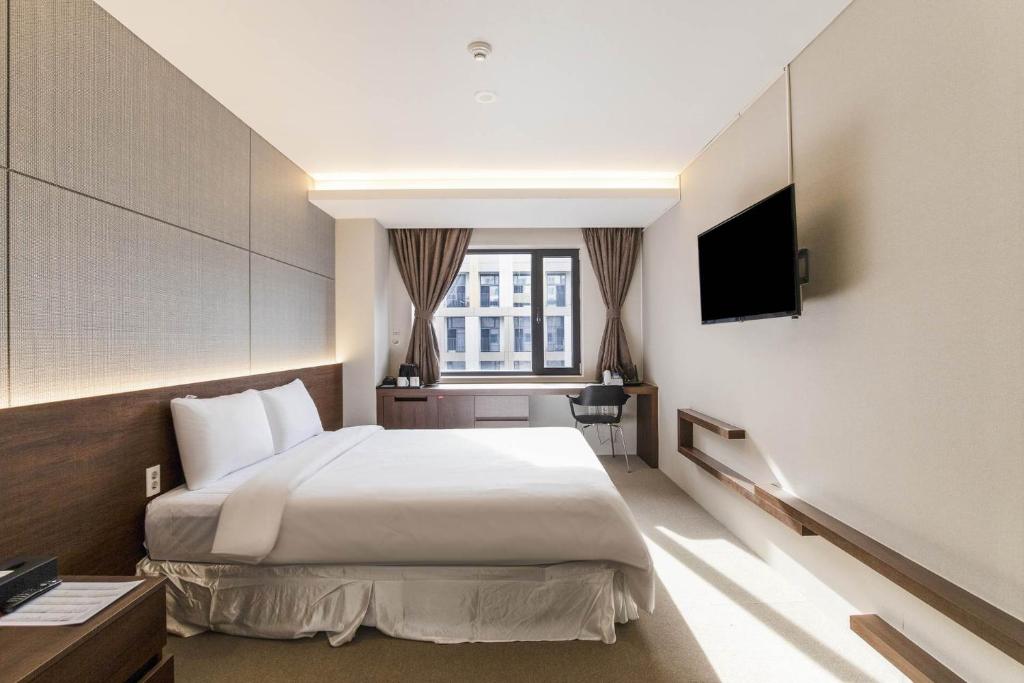 TV a/nebo společenská místnost v ubytování Hotel Elora