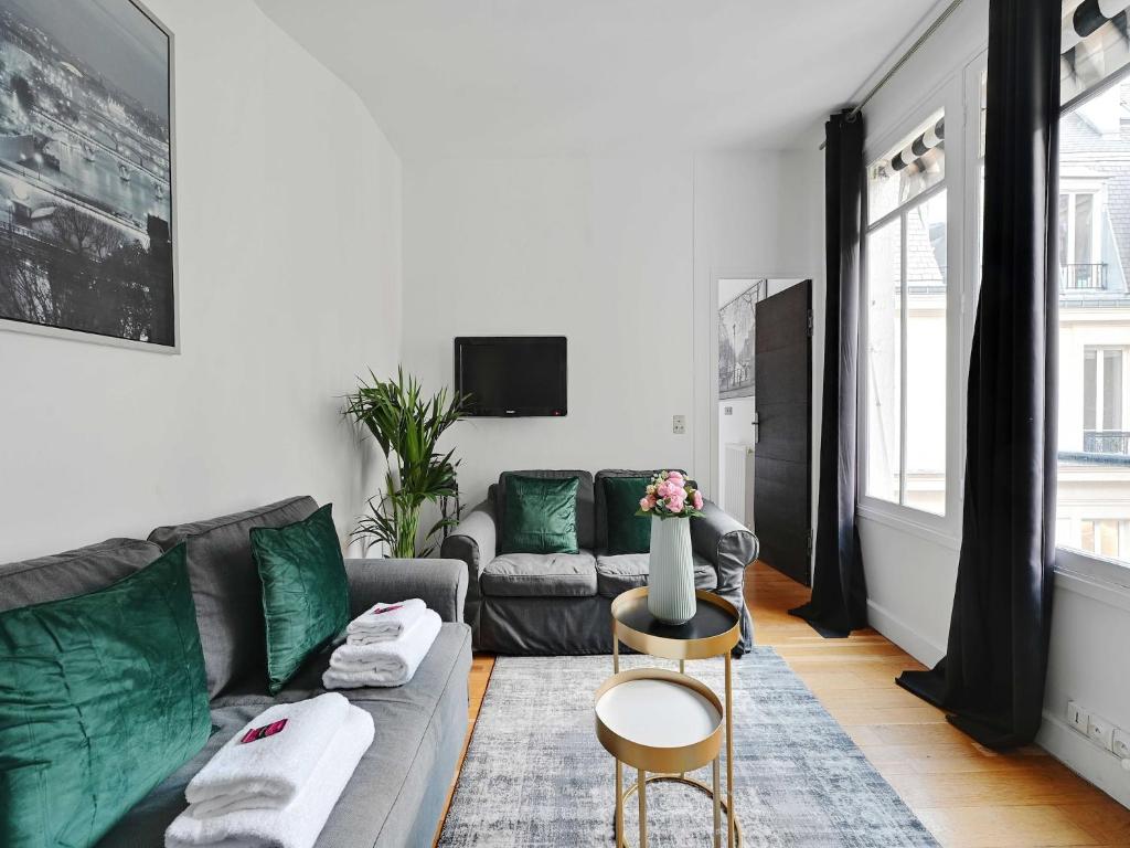 Nice and quiet 1BDR apartment 8th - BAIL MOBILITE