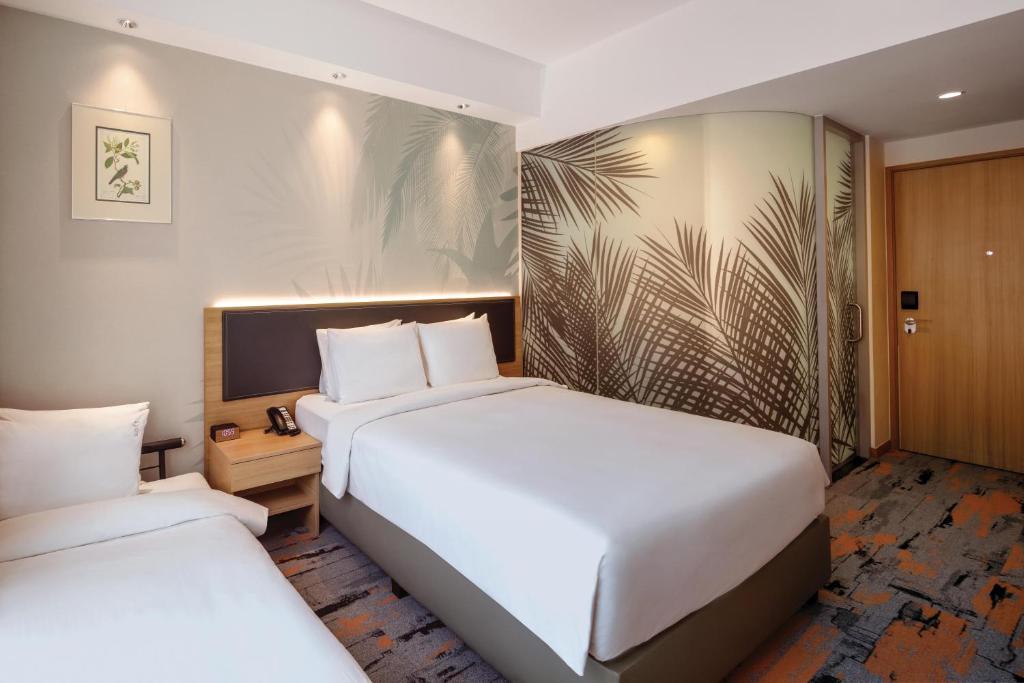 Giường trong phòng chung tại Holiday Inn Express Singapore Orchard Road by IHG