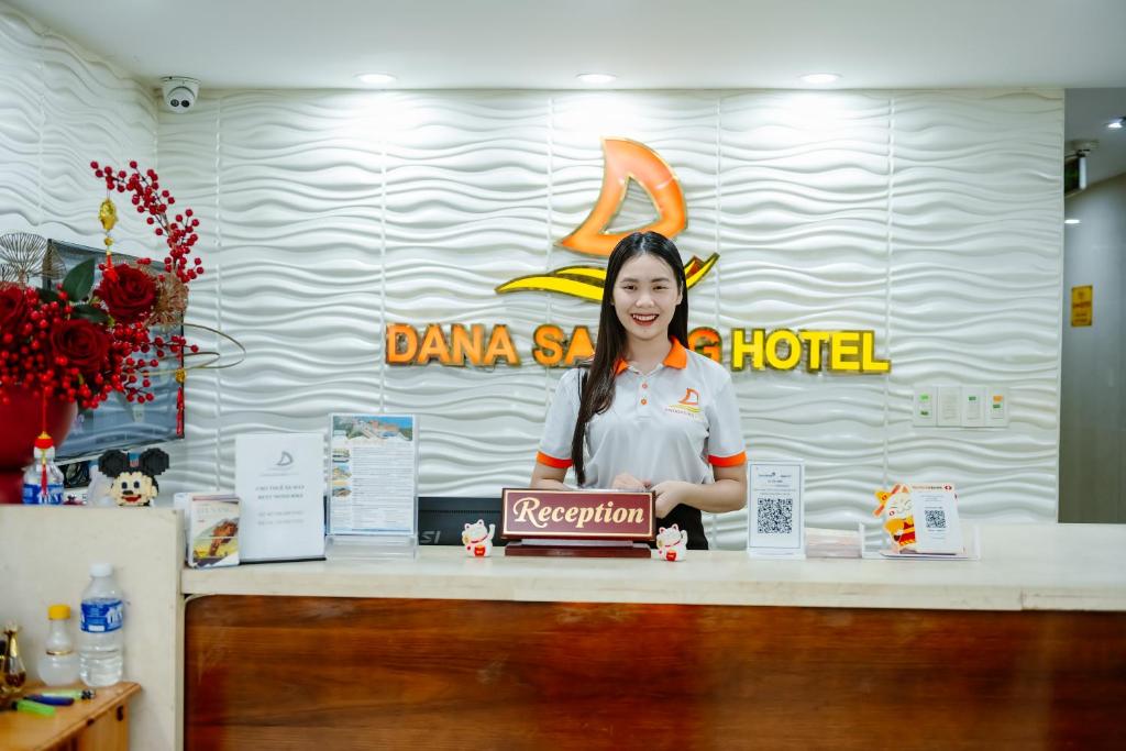 Členové personálu v ubytování DaNa Sailing Hotel