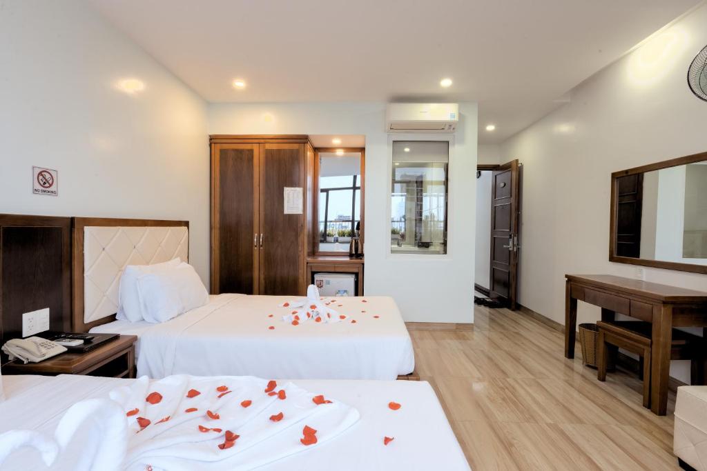 Postel nebo postele na pokoji v ubytování DaNa Sailing Hotel