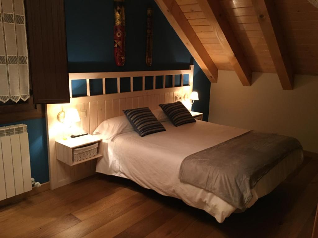 Postel nebo postele na pokoji v ubytování Hostal Otsoa