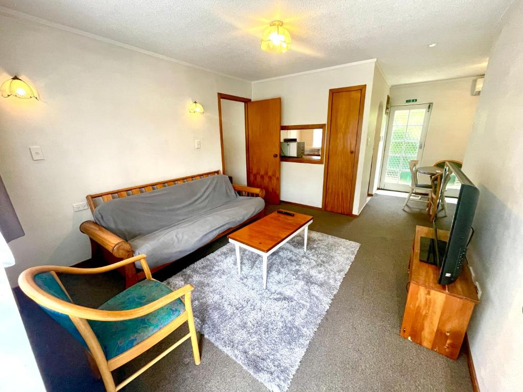 Kuchyň nebo kuchyňský kout v ubytování Browns Bay Olive Tree - Pet Friendly Family Apartment