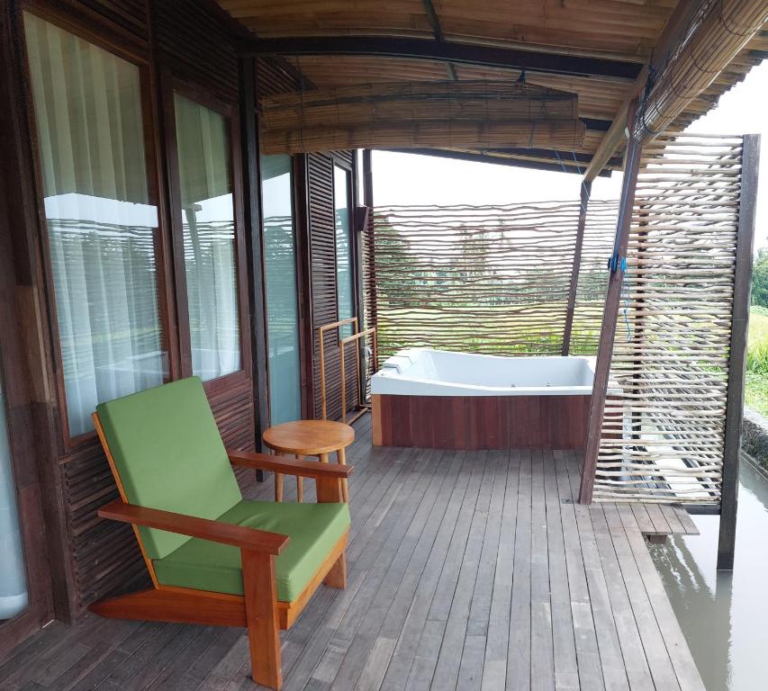 Balkón nebo terasa v ubytování Teras Hotel Ijen Banyuwangi
