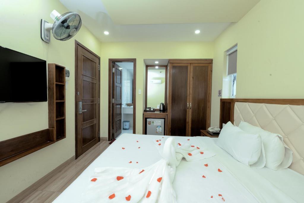 Postel nebo postele na pokoji v ubytování DaNa Sailing Hotel
